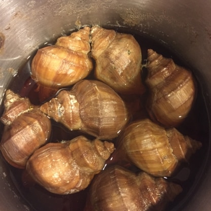 つぶ貝を洗うのは面倒だけど、その後はこの調味料で10分煮込むだけなので、手軽にできますね。つぶ貝に味が染み込んでてとても美味しかったです。